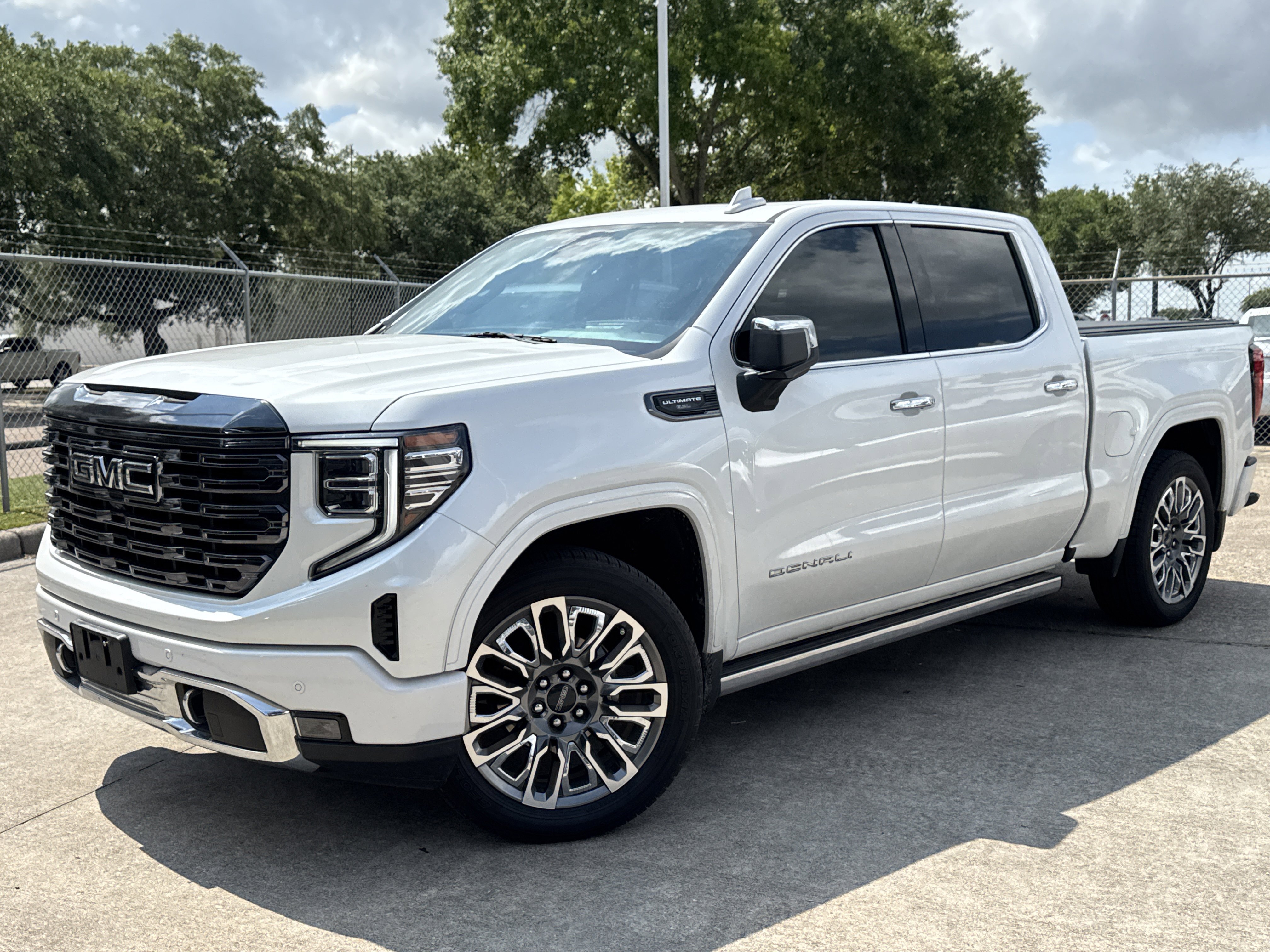 2024 GMC Sierra 4WD Crew Cab Short Box Denali Ultimate's photo