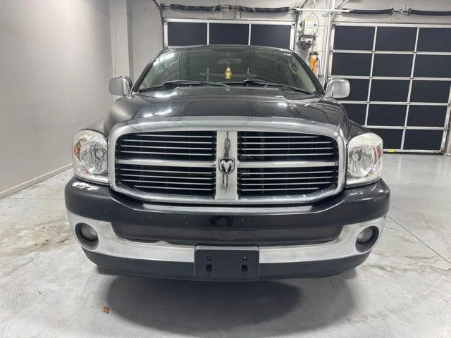 Used 2008 Black Dodge SLT image 3