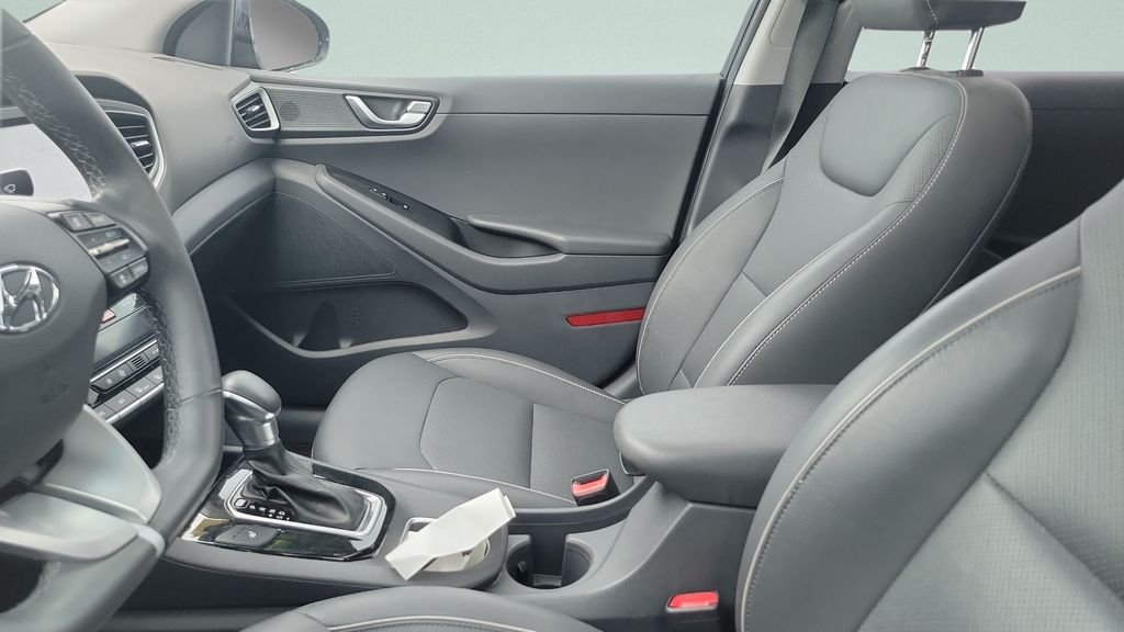 Used 2019 White Hyundai Limited image 5