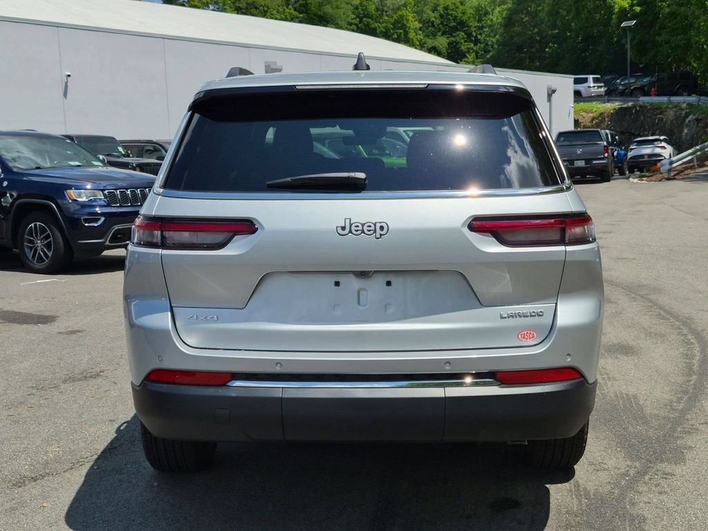 New 2026 Silver Zynith Exterior Paint Jeep Laredo X image 4