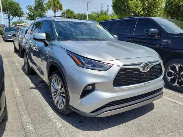Used 2023 Silver Toyota Platinum image 3