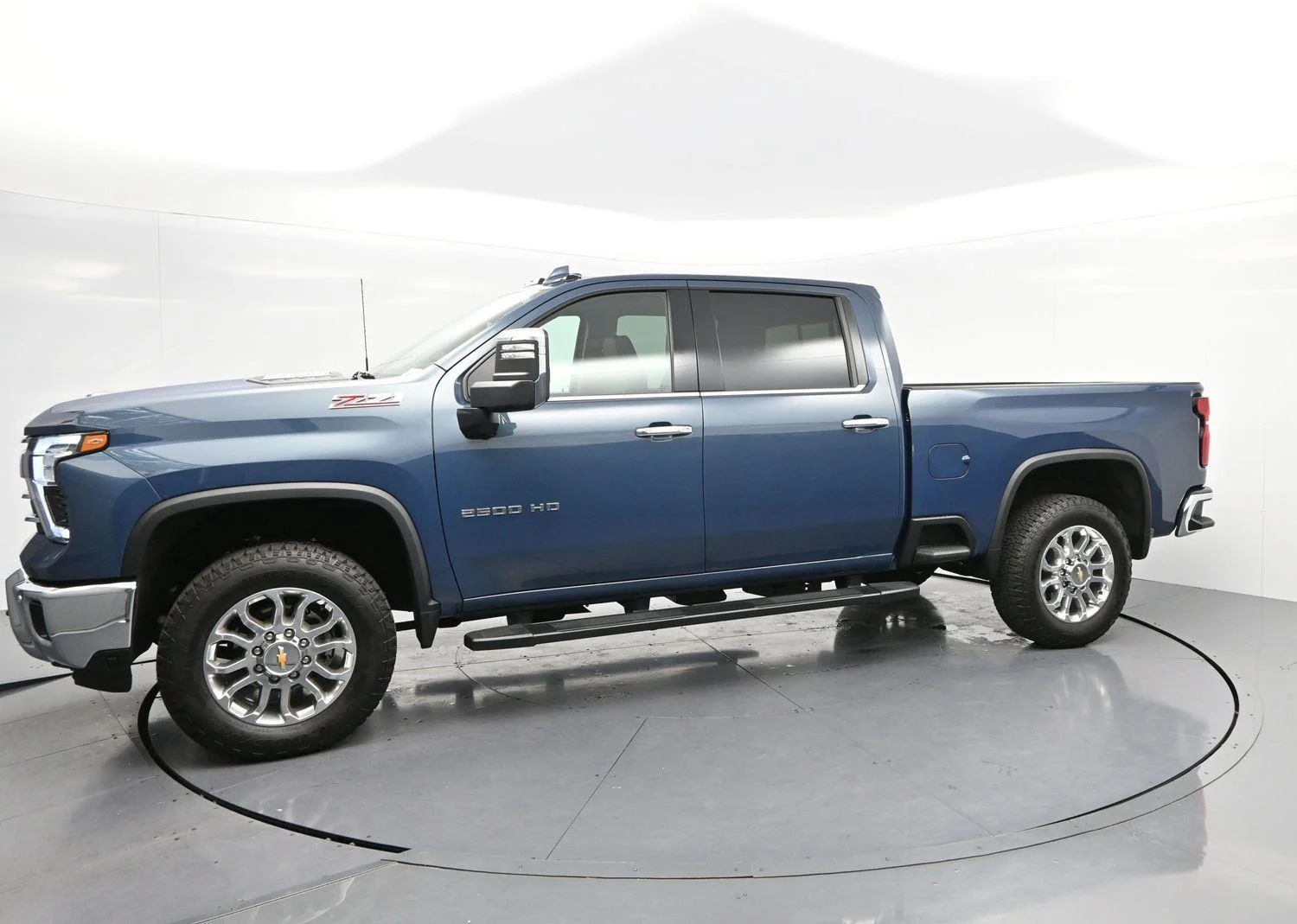 Used 2025 Lakeshore Blue Metallic Chevrolet LTZ image 4