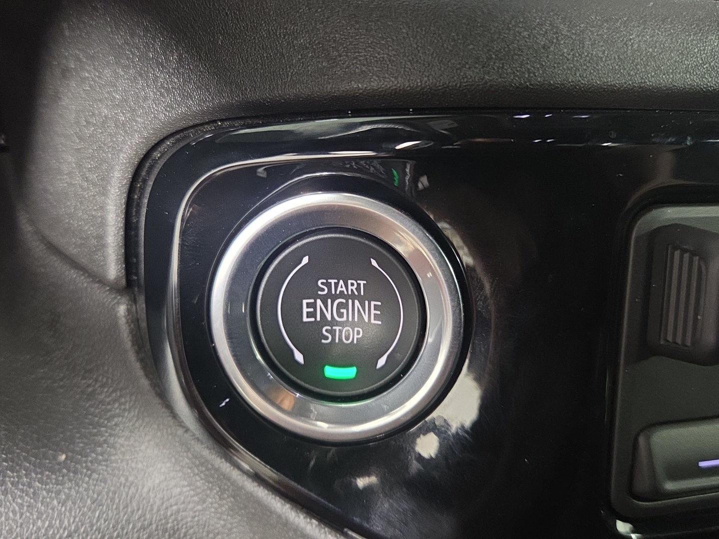 Used 2025 Summit White Chevrolet RST image 19