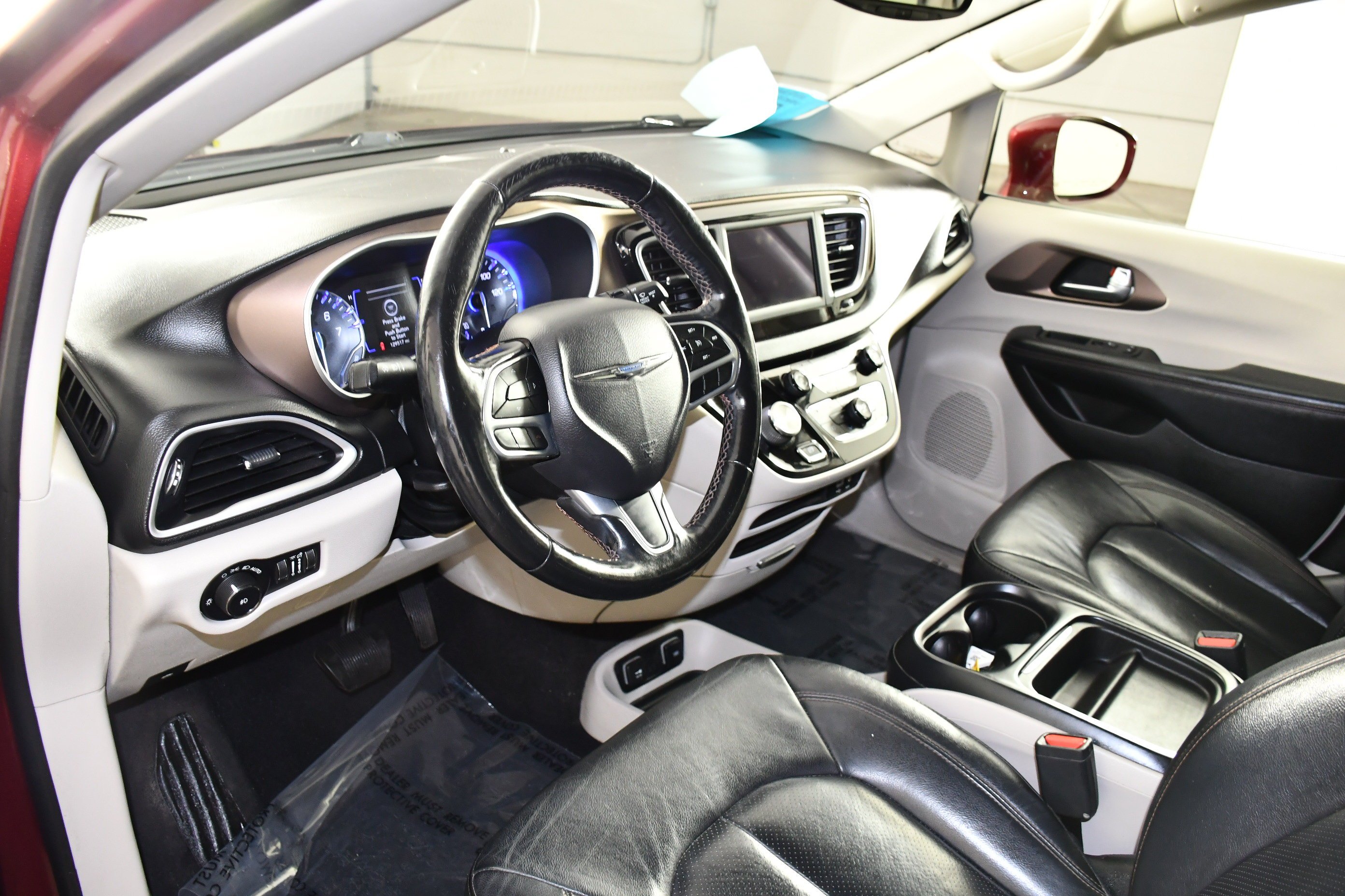 Used 2019 Velvet Red Pearlcoat Chrysler Touring L image 2