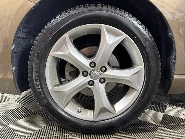 Used 2013 Golden Toyota LE image 10