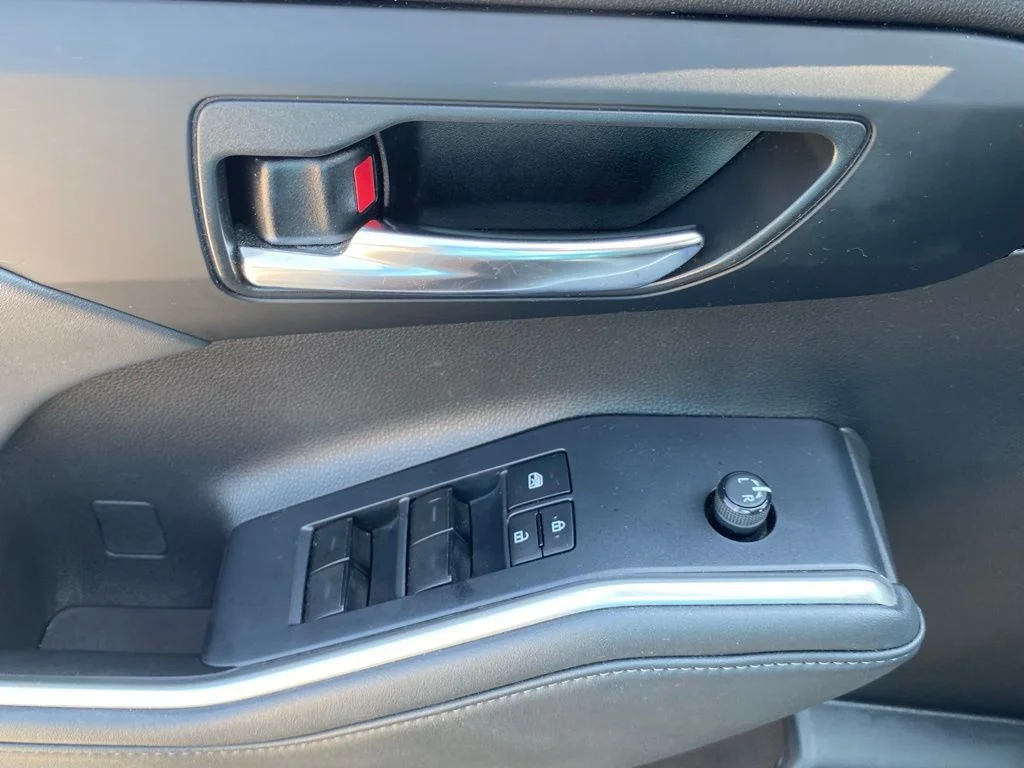 Used 2022 Silver Toyota XLE image 23