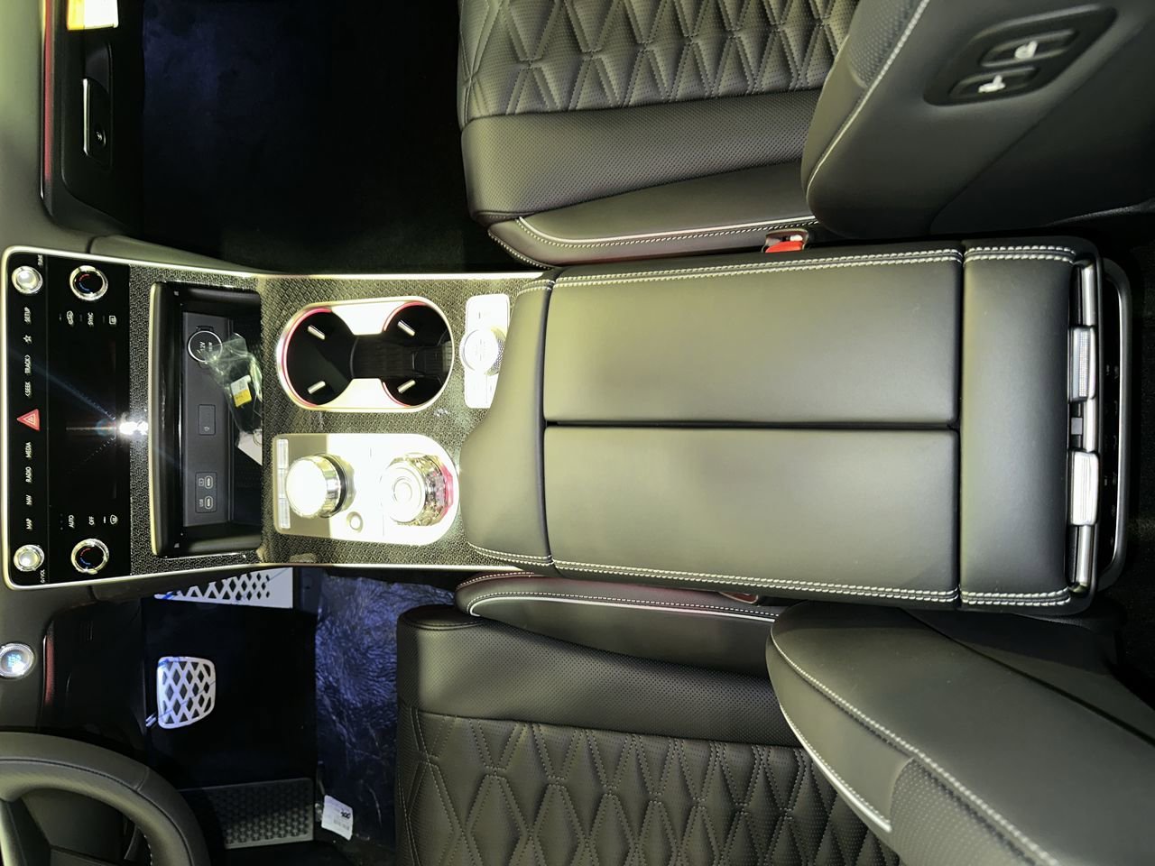 New 2026 Savile Silver Genesis 3.5T E-SC MHEV image 23
