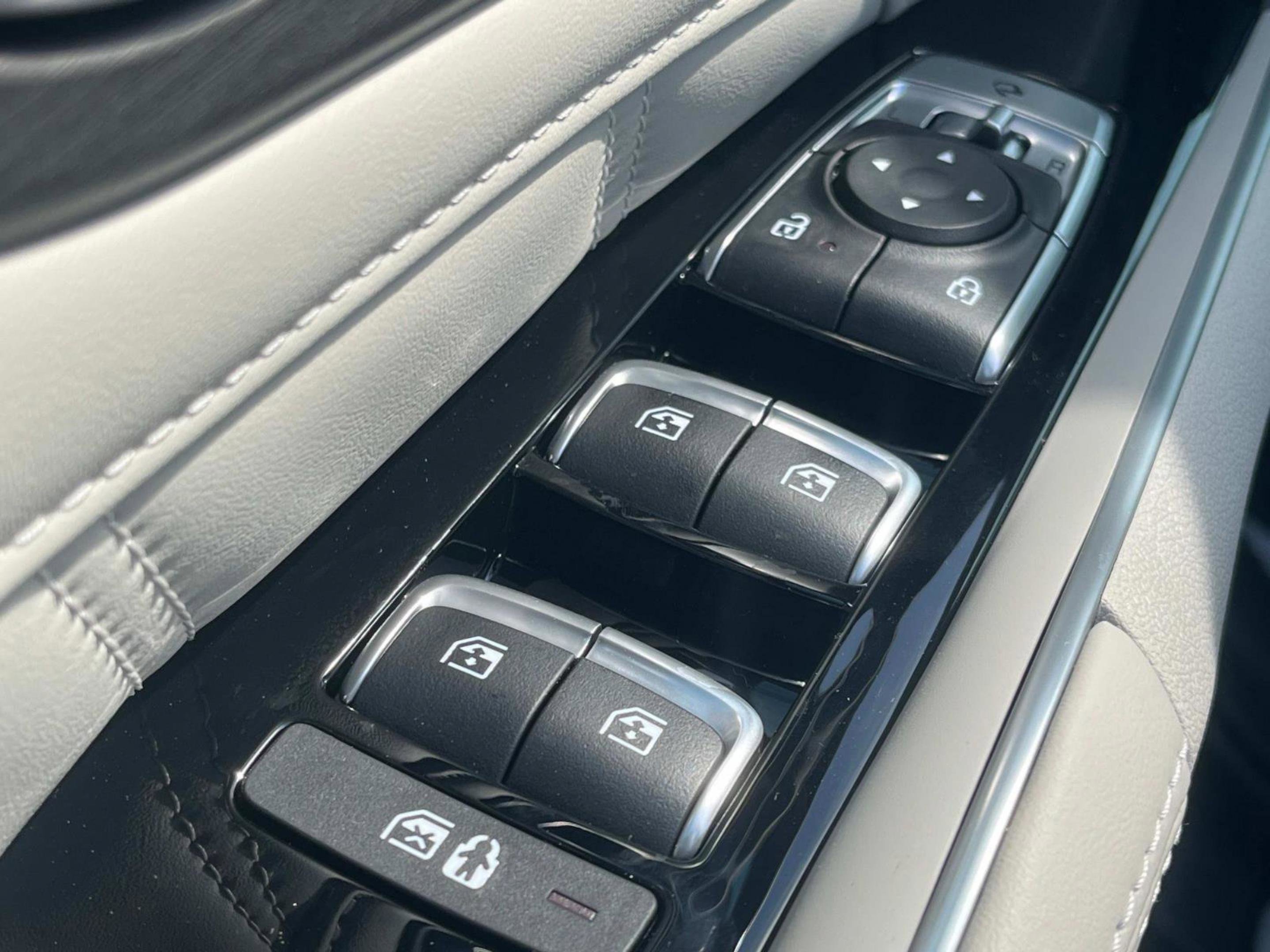 2025 Kia Sorento X-Line SX - Photo 24