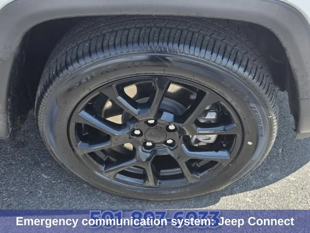 Used 2024 White Jeep Latitude image 23