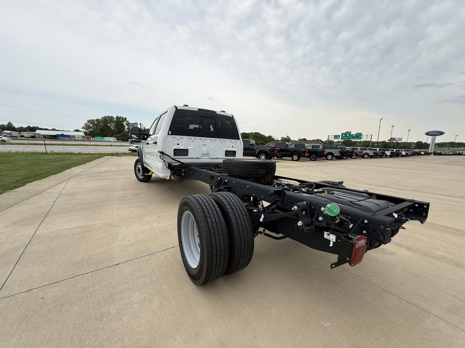 2026 Ford F-450 Super Duty Chassis Cab XL - Photo 8