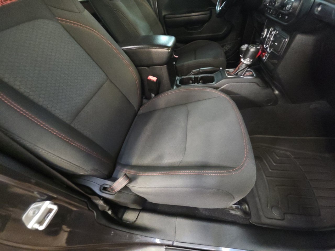 Used 2021 Granite Crystal Metallic Clearcoat Jeep Unlimited Rubicon image 28
