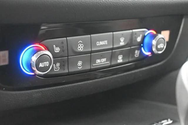 Used 2018 Includes Spectra Gray lower exterior accent color. Buick Avenir image 18