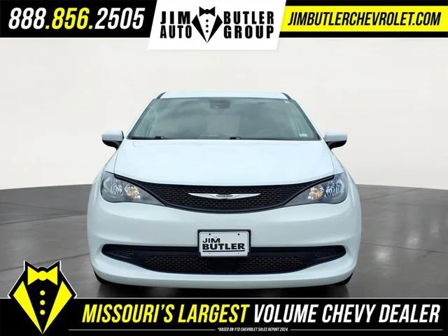 Used 2023  Chrysler LX image 28