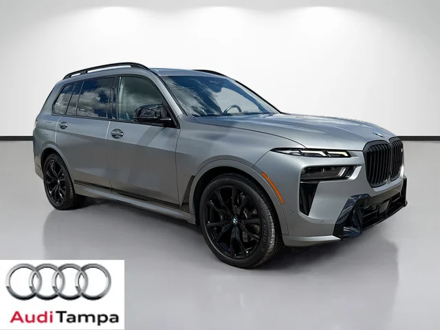 2023 BMW X7 M60i
