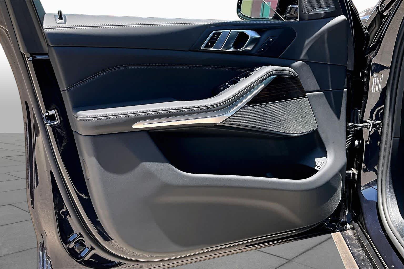 New 2026 Carbon Black Metallic BMW xDrive50e image 10