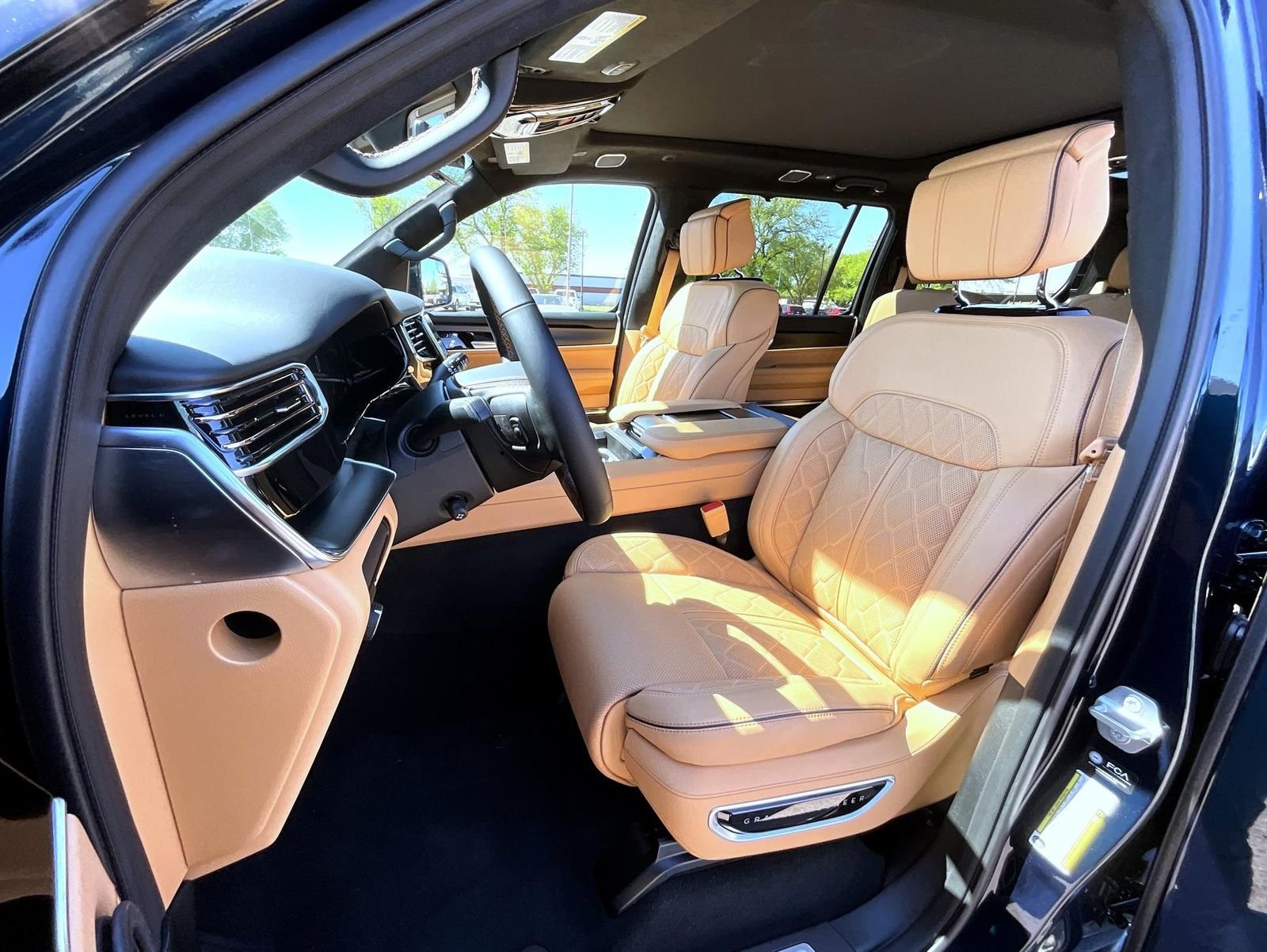 New 2026 Fathom Blue Pearl-Coat Exterior Paint (Late Availability) Jeep Summit Reserve image 11