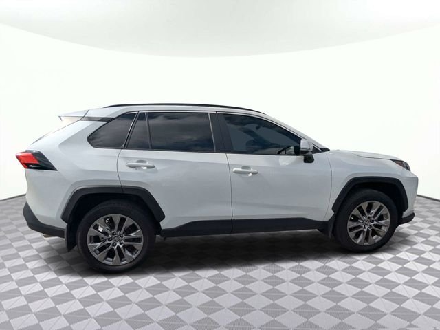 Used 2025 Beige Toyota XLE Premium image 2