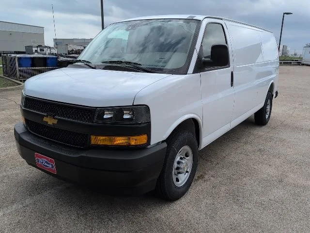 New 2026 Summit White Chevrolet 1WT image 13