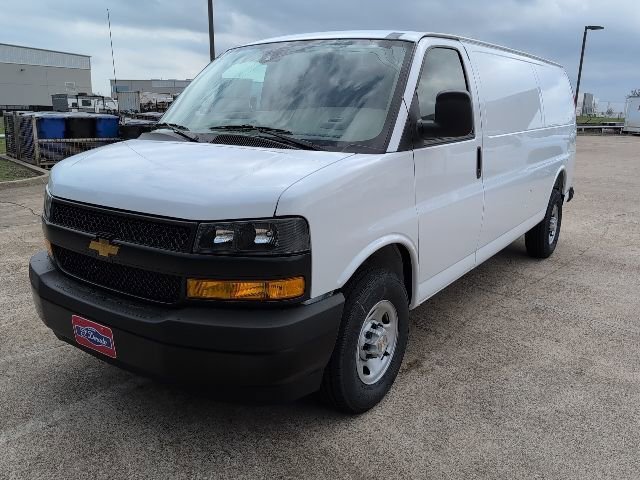 New 2026 Summit White Chevrolet 1WT image 13