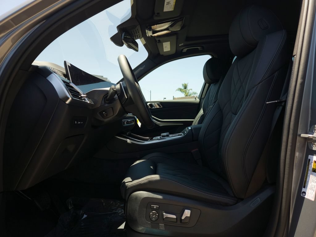 New 2026 Skyscraper Grey Metallic BMW sDrive40i image 7