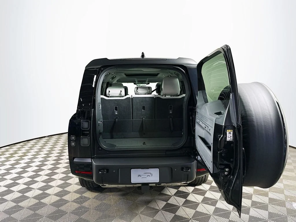 New 2026 Santorini Black Land Rover X-Dynamic SE image 30