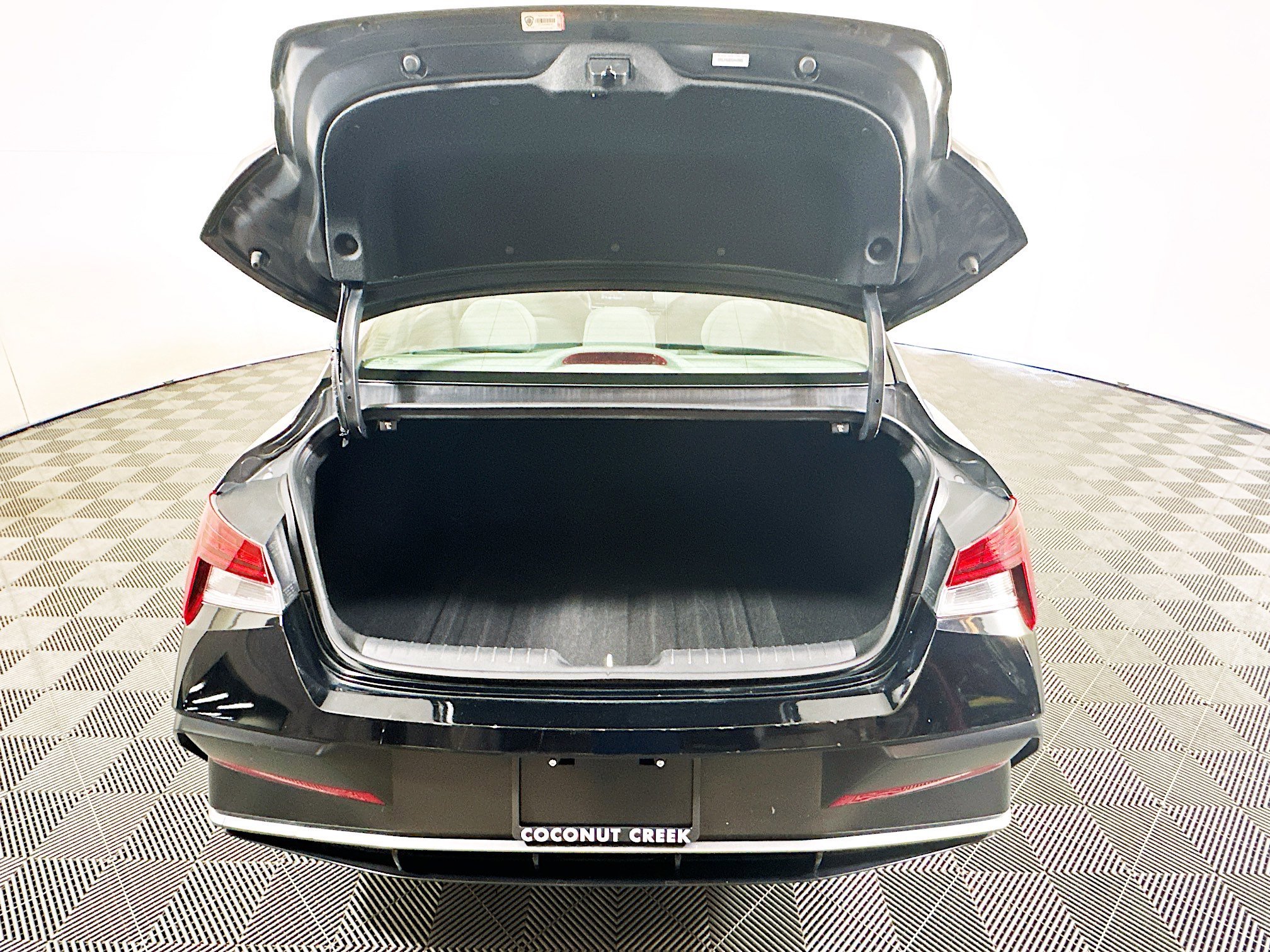 Used 2025 Abyss Black Hyundai SEL Convenience image 31