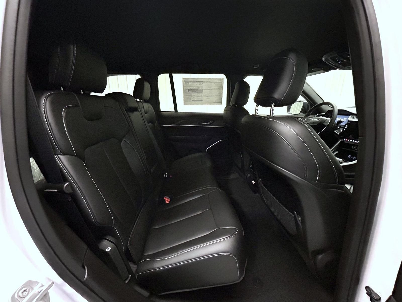 New 2026 Bright White Clear-Coat Exterior Paint Jeep Limited image 18