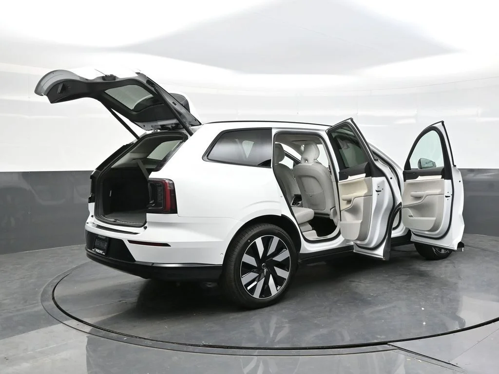 New 2026 Crystal White Volvo Twin Motor Plus image 43