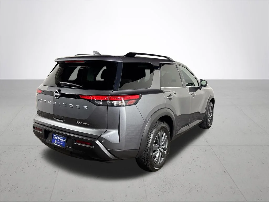 Used 2022 Gray Nissan SV image 6