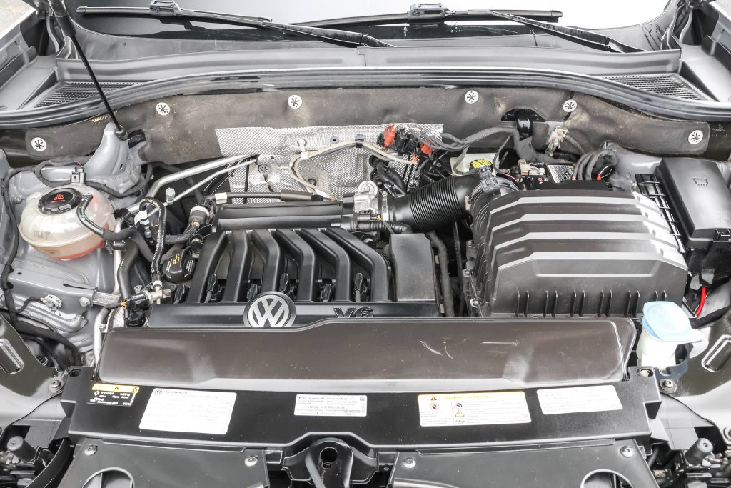 Used 2021 Gray Volkswagen 3.6L V6 SE w/Technology R-Line image 41