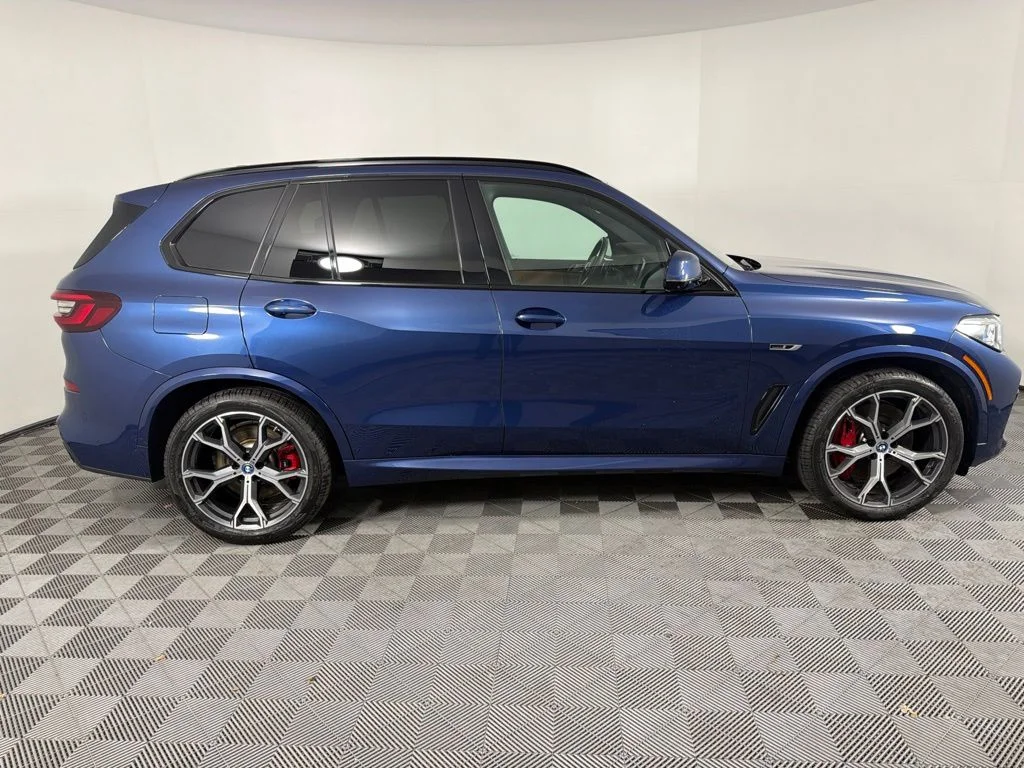 Certified Used 2023 Phytonic Blue Metallic BMW xDrive45e image 4