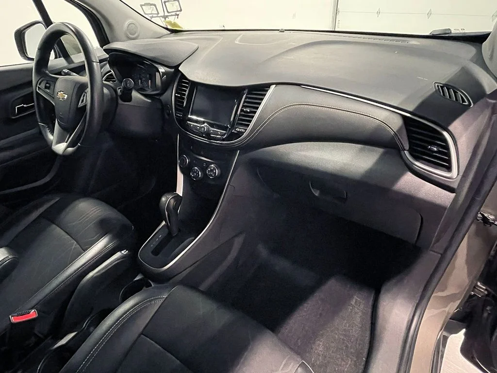 Used 2021 Gray Chevrolet LT image 26