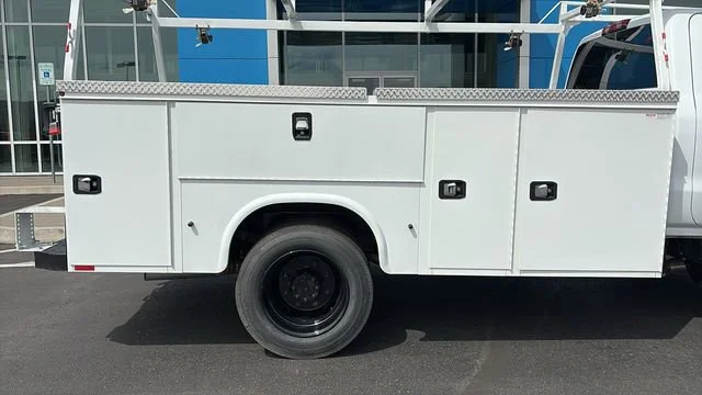 New 2024 Summit White Chevrolet Work Truck image 27