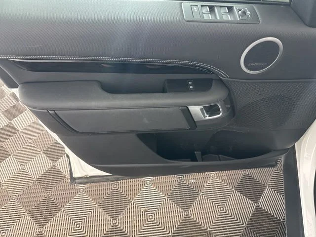 Used 2023  Land Rover S R-Dynamic image 18