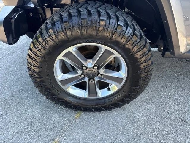 Used 2020 Silver Jeep Unlimited Sahara image 16