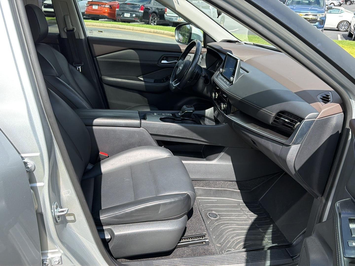 Used 2022 Brilliant Silver Metallic Nissan SV image 13