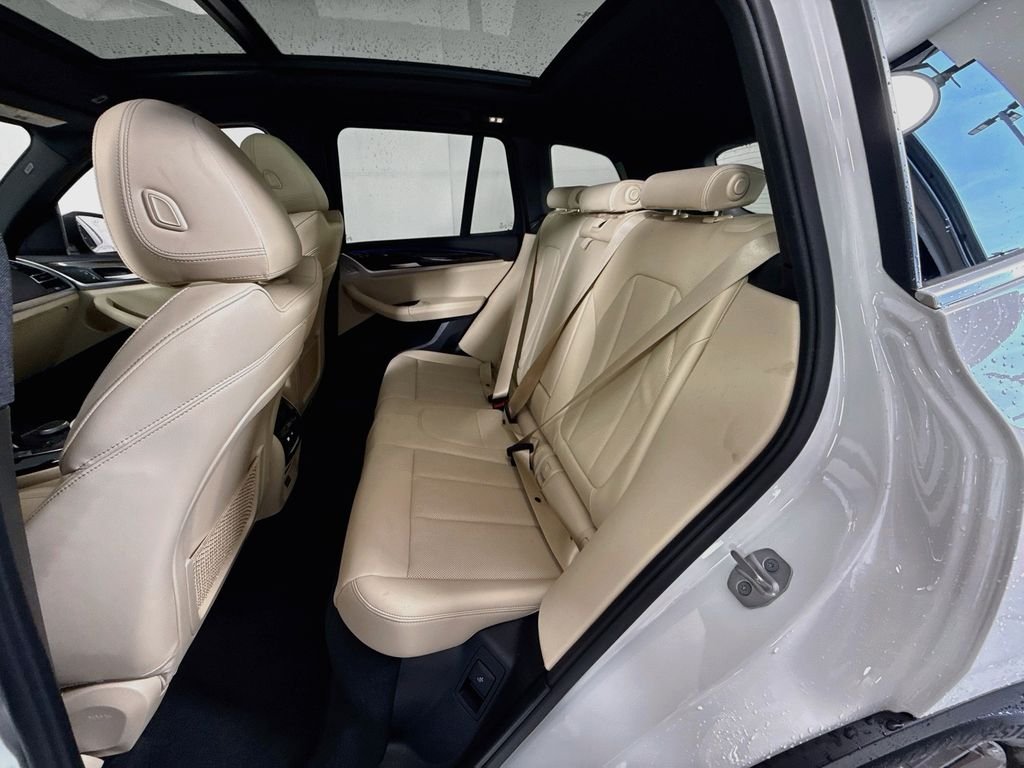 Used 2022 Alpine White BMW sDrive30i image 5