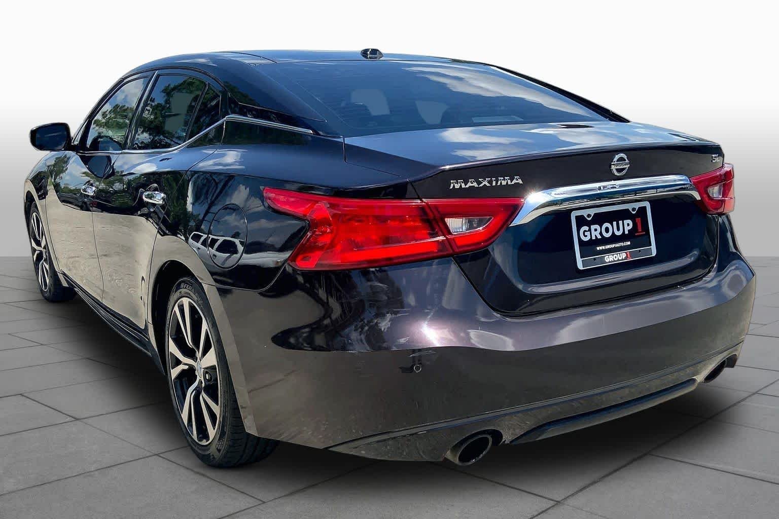 Used 2016 Bordeaux Black Nissan 3.5 SL image 12