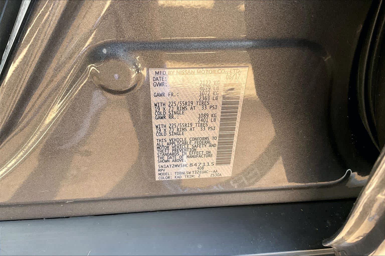 Used 2017 Gun Metallic Nissan SL image 29