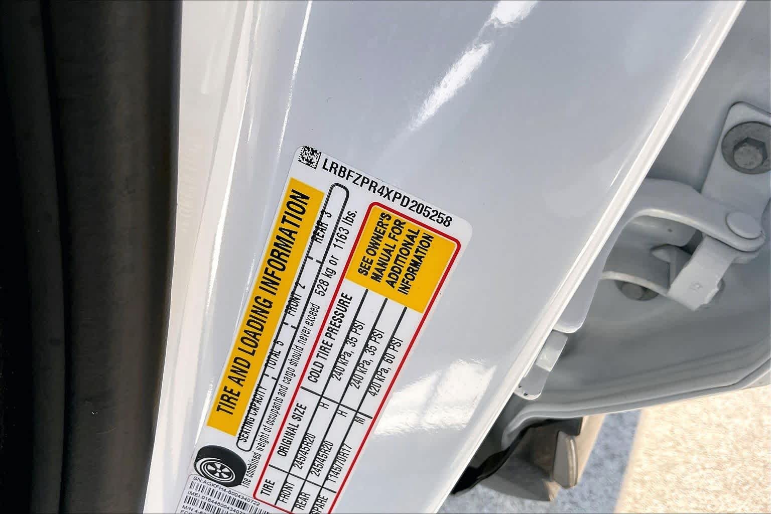 Used 2023 White Frost Tricoat Buick Essence image 69