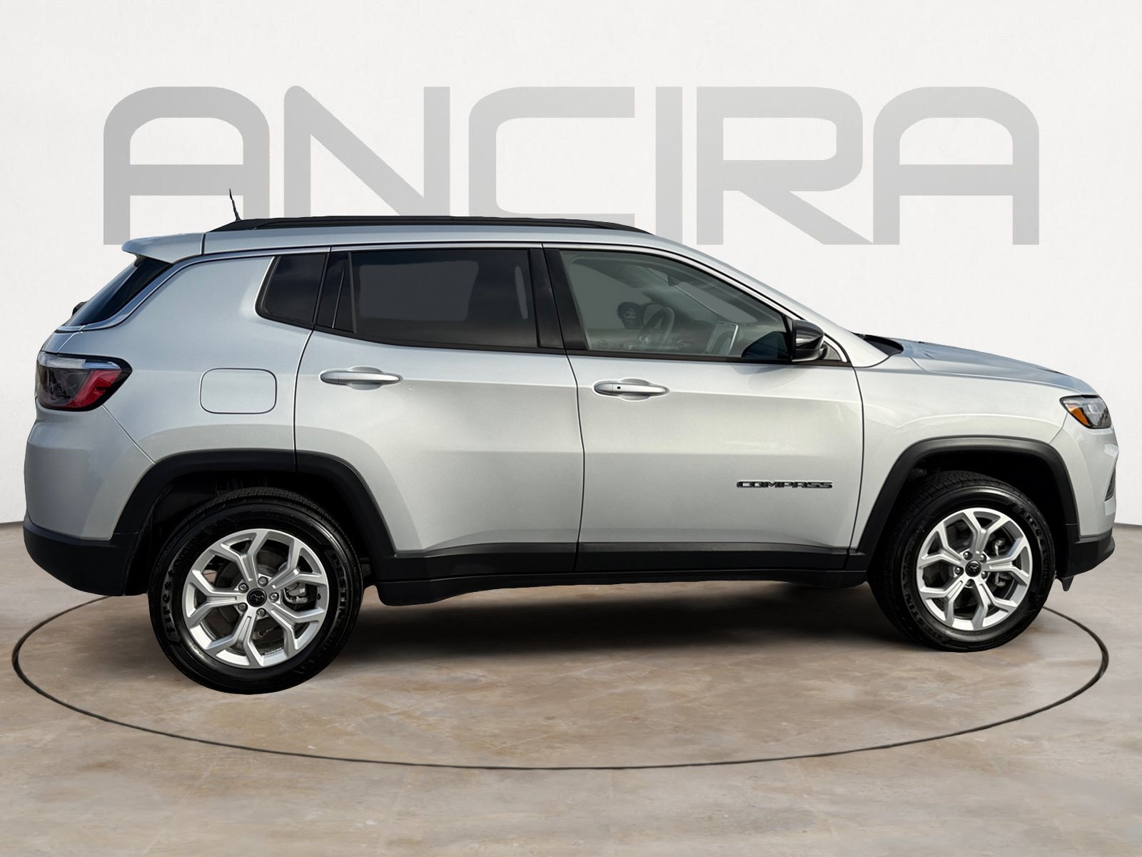 Used 2025 Silver Zynith Metallic Clearcoat Jeep Latitude image 12