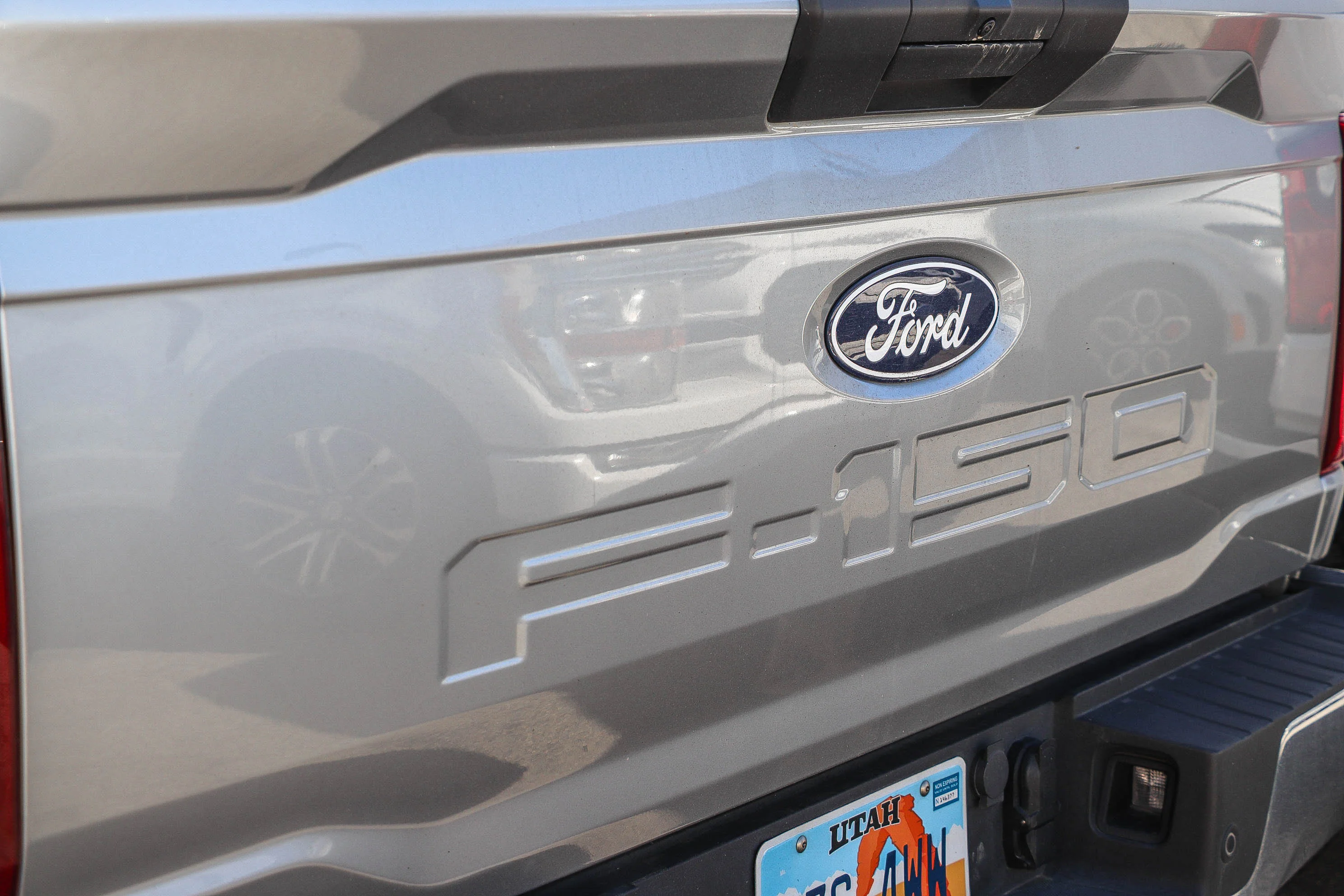 Used 2025 Silver Metallic Ford XLT image 4