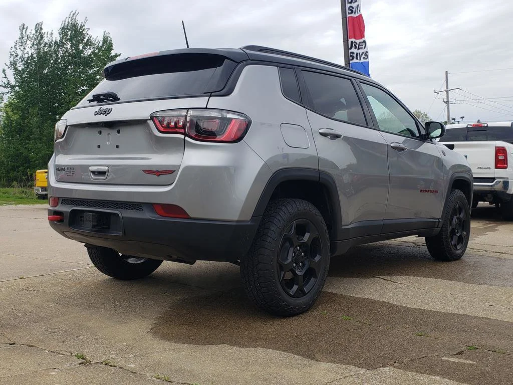 Certified Used 2023 Billet Silver Metallic Clearcoat Jeep Trailhawk image 3
