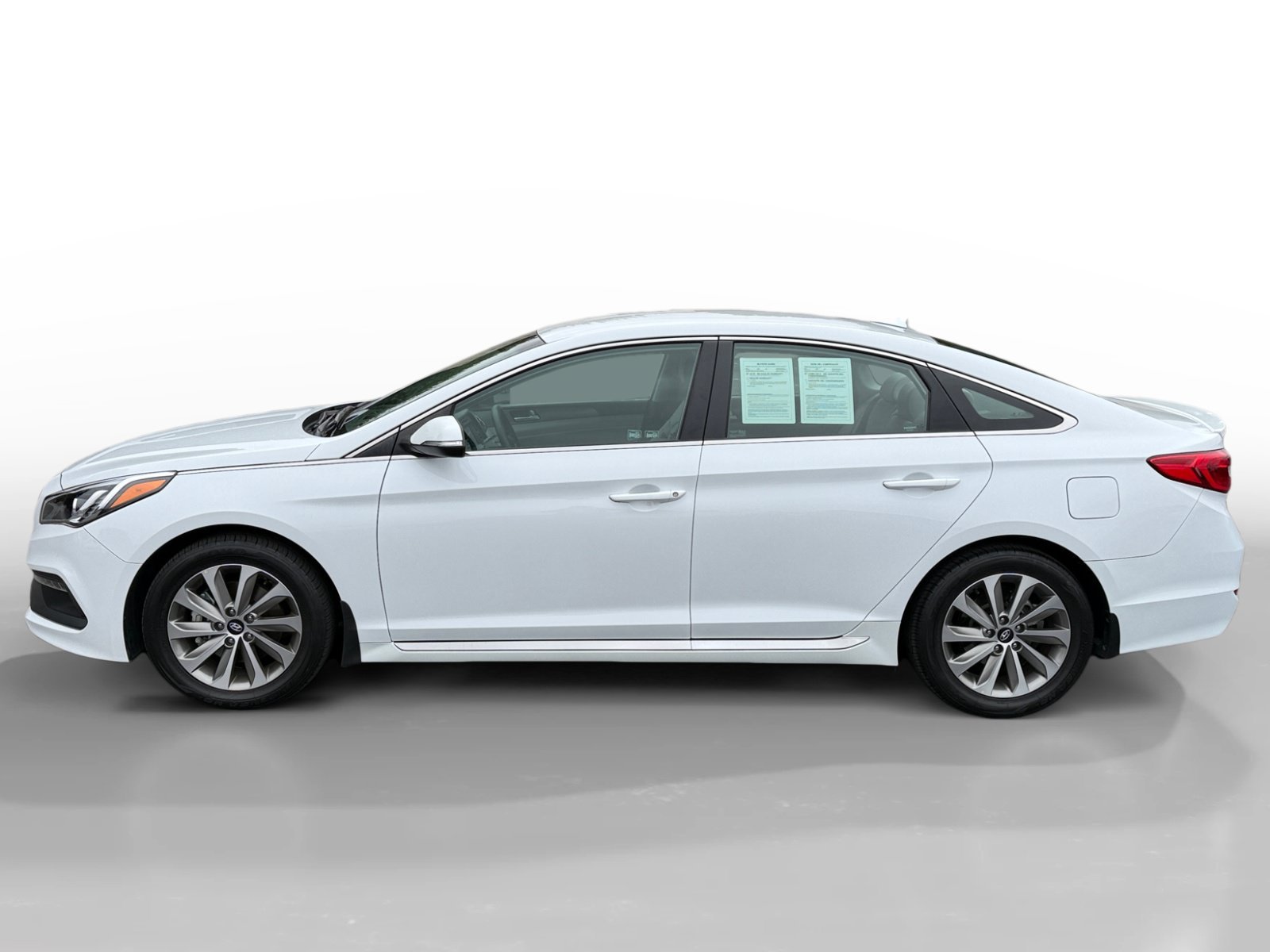 Used 2017 Quartz White Pearl Hyundai Sport image 2