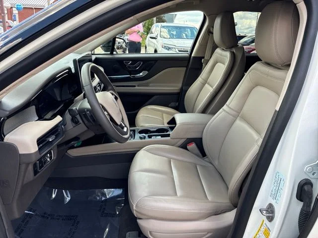 Used 2024 Pristine White Lincoln Premiere image 17
