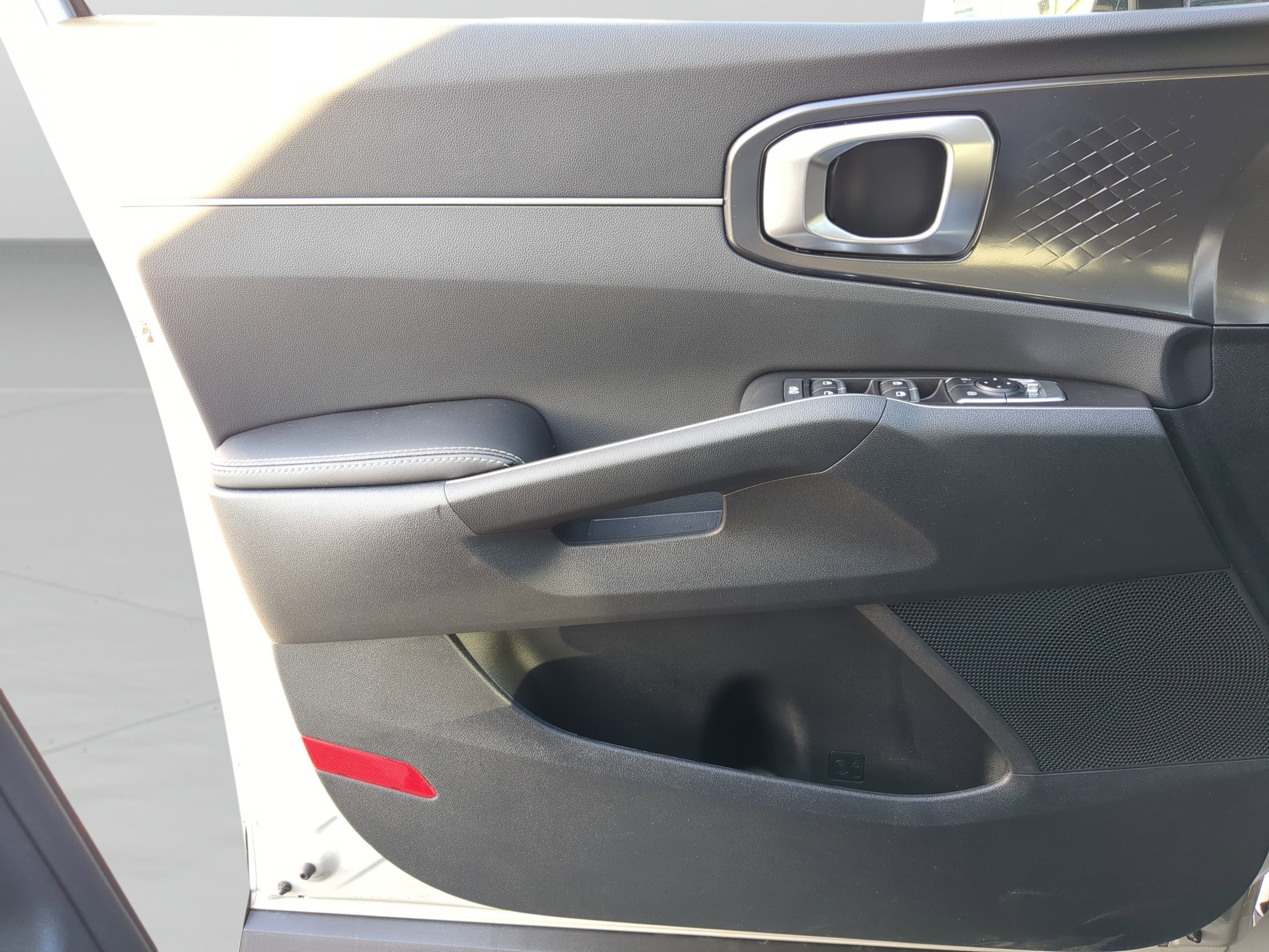 New 2026 Ivory Silver Kia S image 18