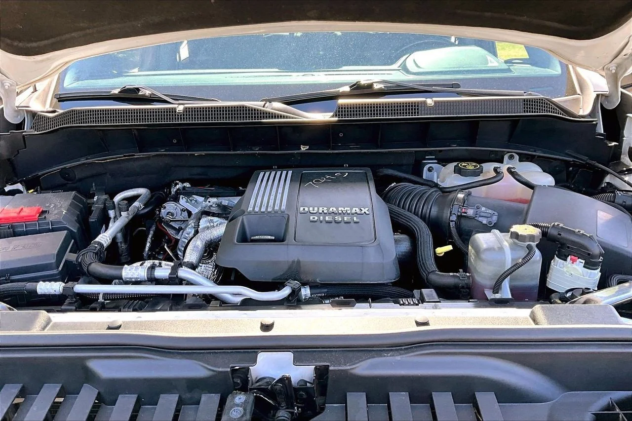 Used 2023 White Chevrolet RST image 37
