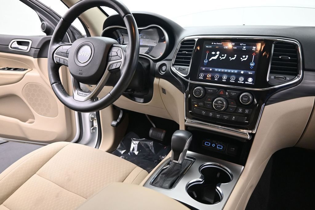 Used 2022 White Jeep Laredo E image 29