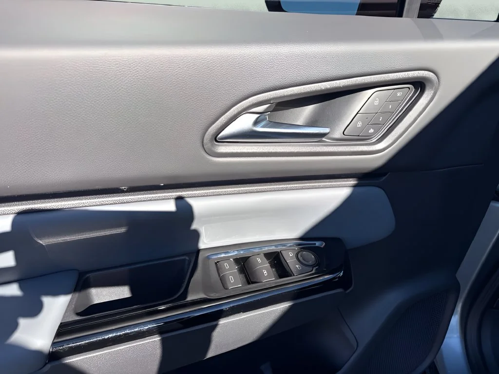 Used 2025 Silver Honda Touring image 24