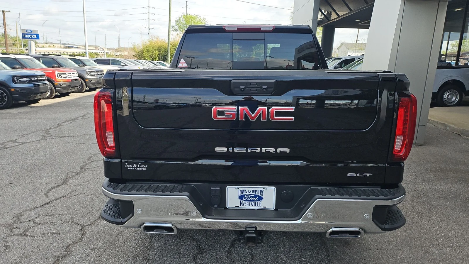 Used 2024 Black GMC SLT image 4